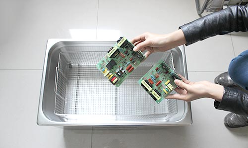 電子超聲波清洗機(jī)清洗電路板 電子超聲波清洗機(jī)清洗電路板